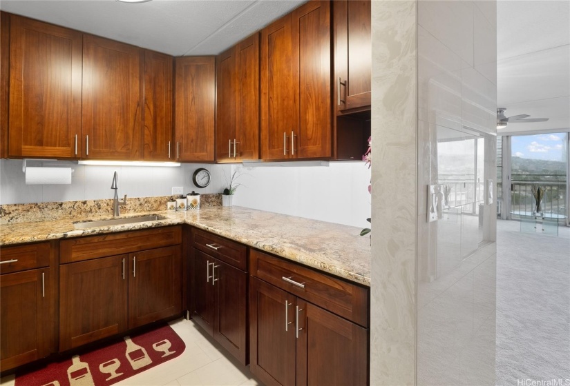 Beautiful porcelain tiling on the walls and a mountain view welcomes you home.