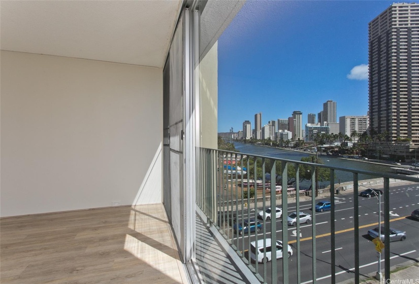 Living room view towards Diamond Head