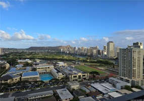 Breathtaking unobstructed views of Diamond Head and Ala Wai Canal!