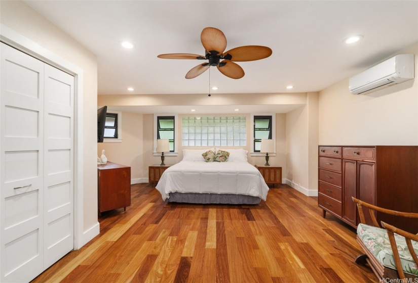 Primary Bedroom with TV, Fully Furnished and its own Split-Air System.