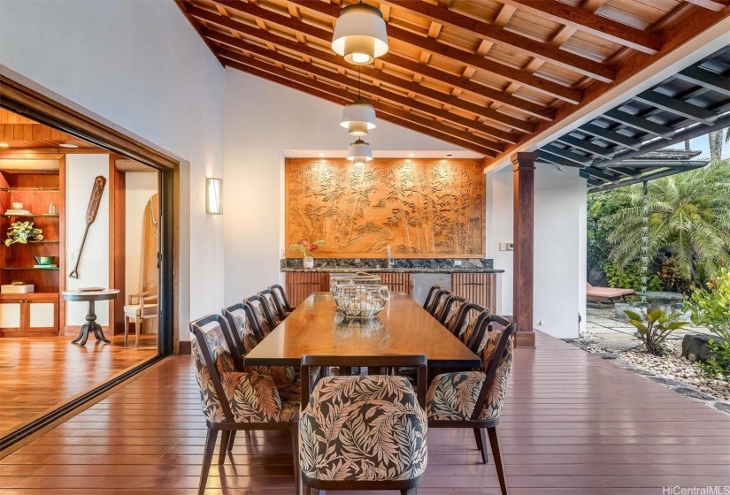 Courtyard Dining with Deck Wet-bar