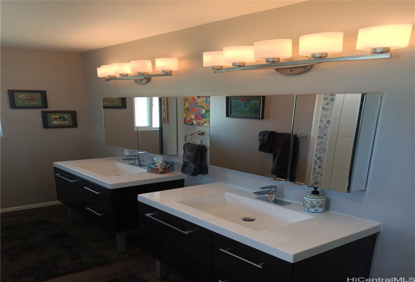 Master bath with double sinks, double mirrors and double lights.