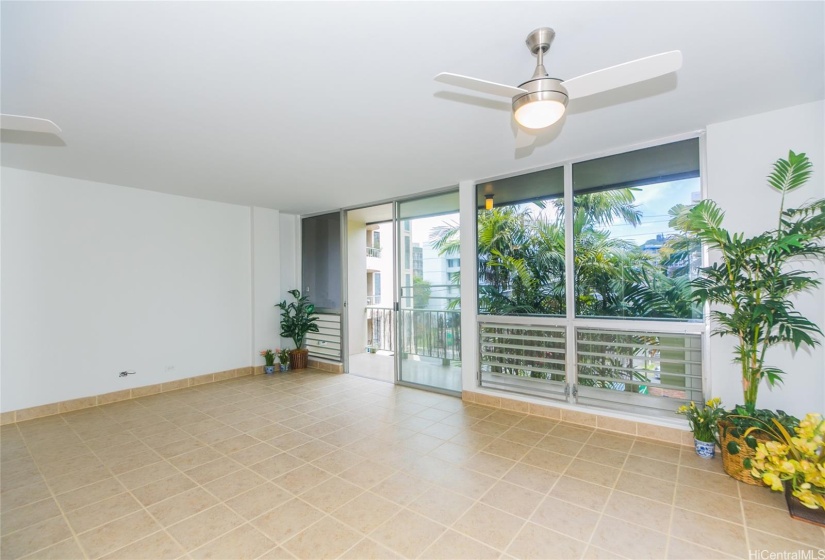 From the closet towards the Lanai and the nice greenery of the palms.