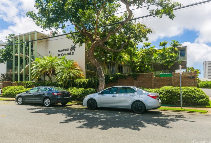 Makiki Palms and its  tropical plantings presents a very comfortable setting to come home to w/ easy access to all  your favorite places