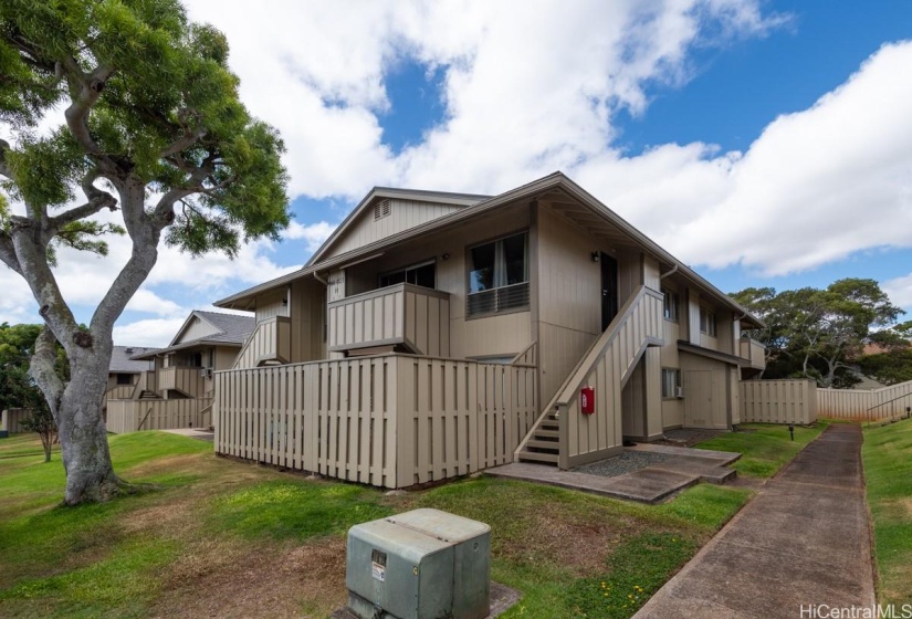 Ground floor corner unit in back, away from the parking lot noise & lights.