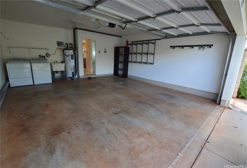 Garage with washer/dryer