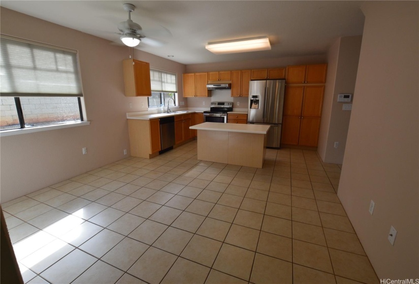 Dining room to kitchen