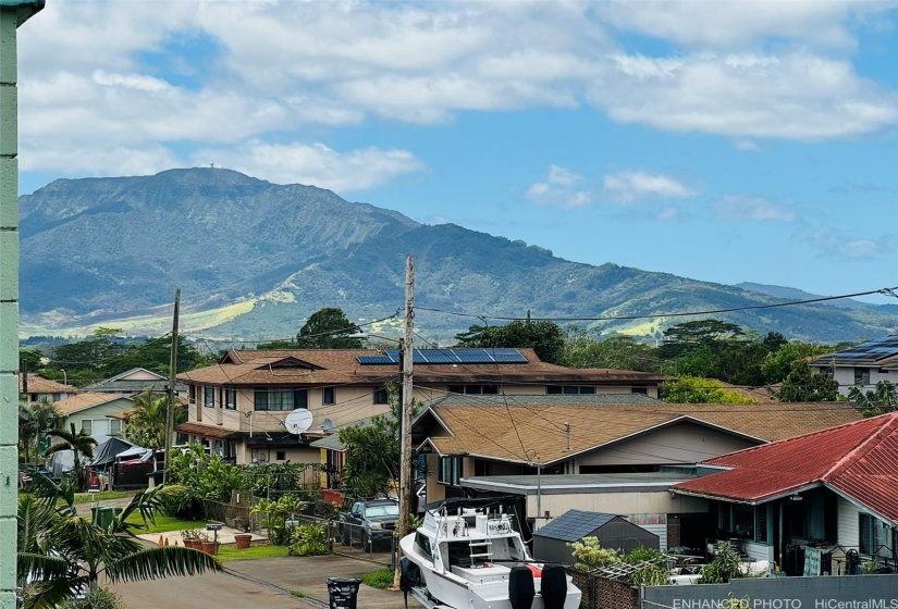 The Waianae Mountain range rises in the background!!! *enhanced