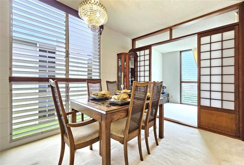 Enjoy a meal with your family in this lovely dining area!