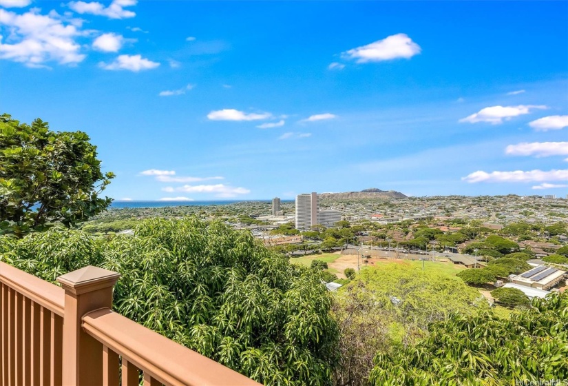 Stunning Diamond Head and ocean views