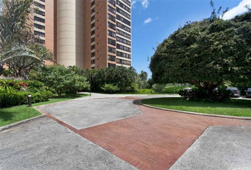 Entrance to the building w ample guest parking