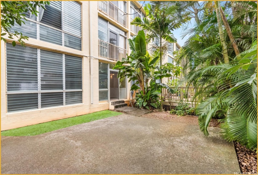 Spacious Backyard/ Back Lanai Space