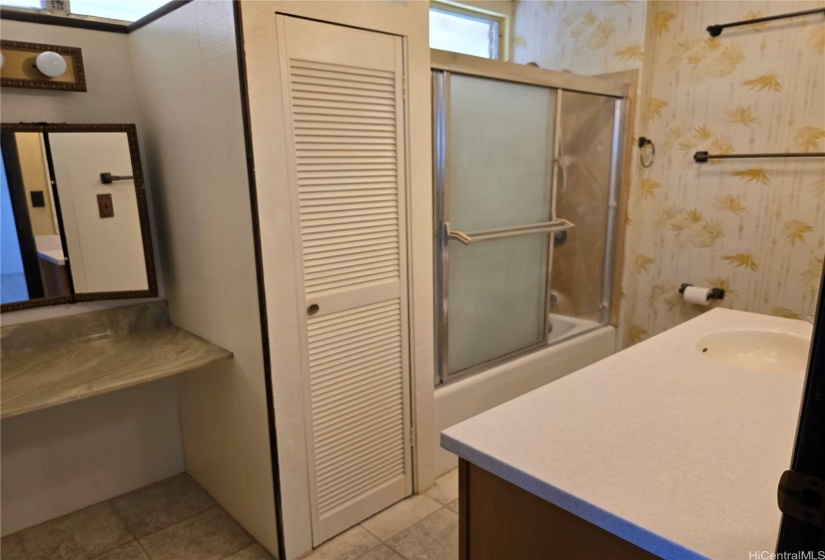 Master Bedroom Bathroom