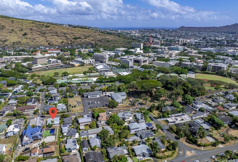 Walking distance to Mid-PAC, U.H. and a  peaceful park.