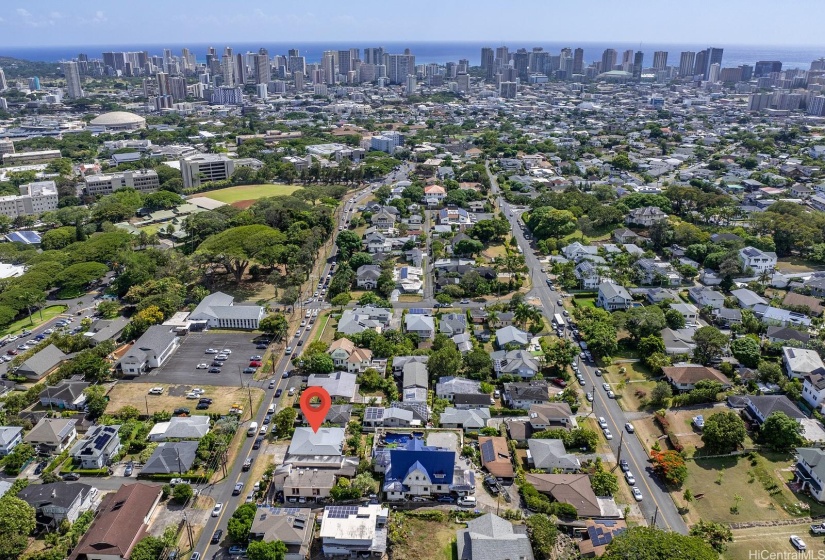 Centrally located with quick freeway access.   Conveniently located 3-5 miles from Ala Moana, Waikiki, and Downtown.