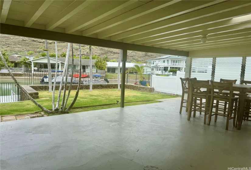 Spacious covered lanai