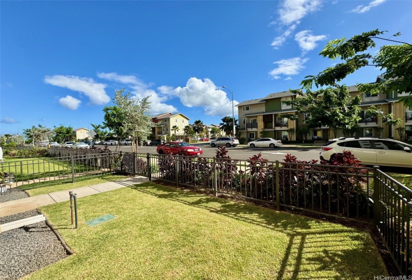 LANDSCAPED ENCLOSED YARD