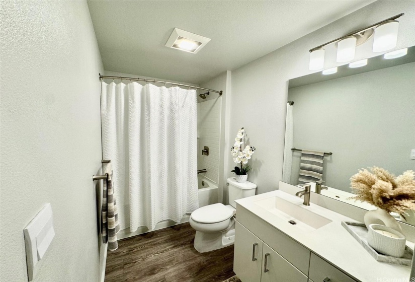 BRIGHT BATHROOM WITH LARGE TUB/SHOWER