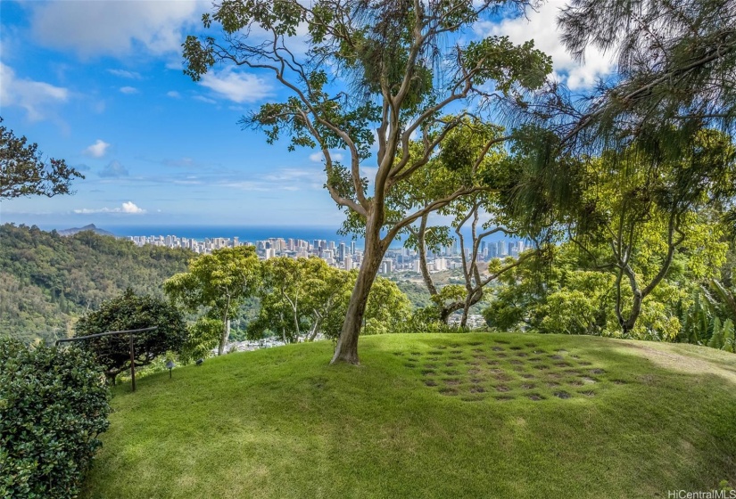 Enjoy yoga or a good book at the top of your private hill next to the house with breathtaking views of Diamond Head and the ocean