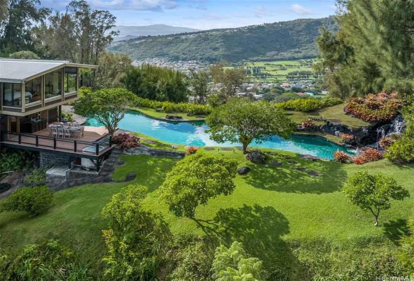 Views of the O`ahu Country Club in the distance and the Waianae Mountains, too--all from your private sanctuary