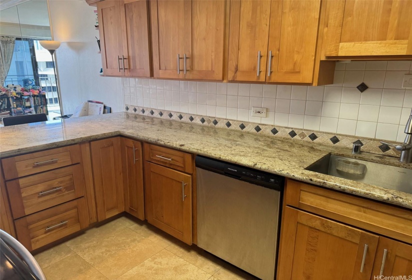 Extra Granite Counter Space