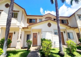 2 STORY TOWNHOME WITH FENCED IN YARD & 2 CAR GARAGE