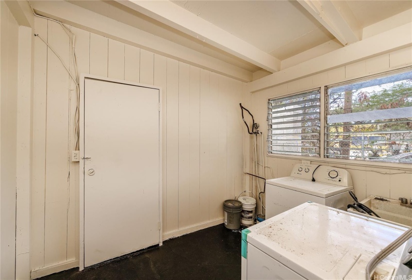 Laundry room for the front unit