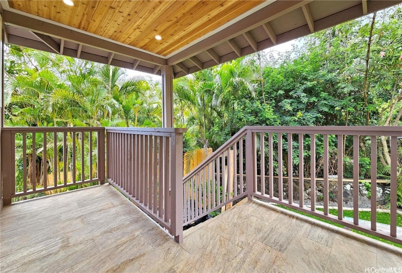 Entry Area—Where you feel the warm and inviting trade winds welcoming you home!