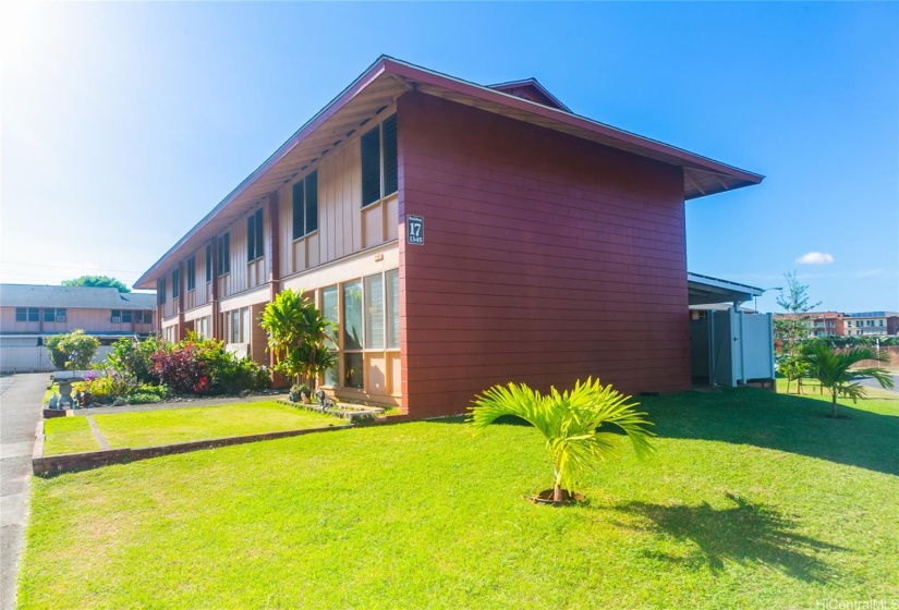 Lots of well kept greenery surrounding unit.