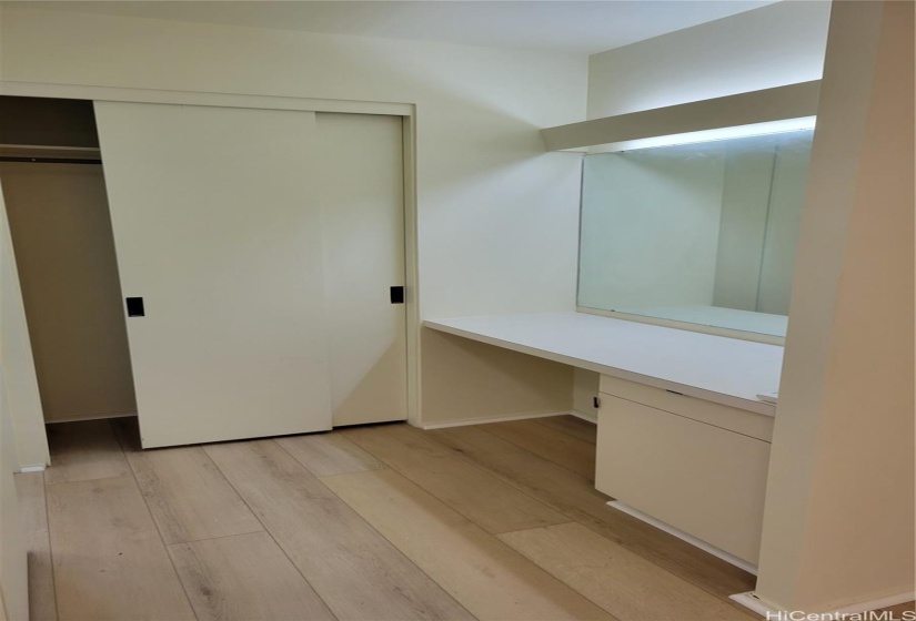 Primary vanity area