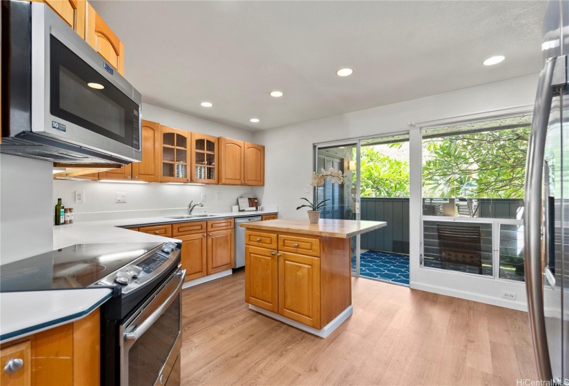 Enclosed lanai off the kitchen area