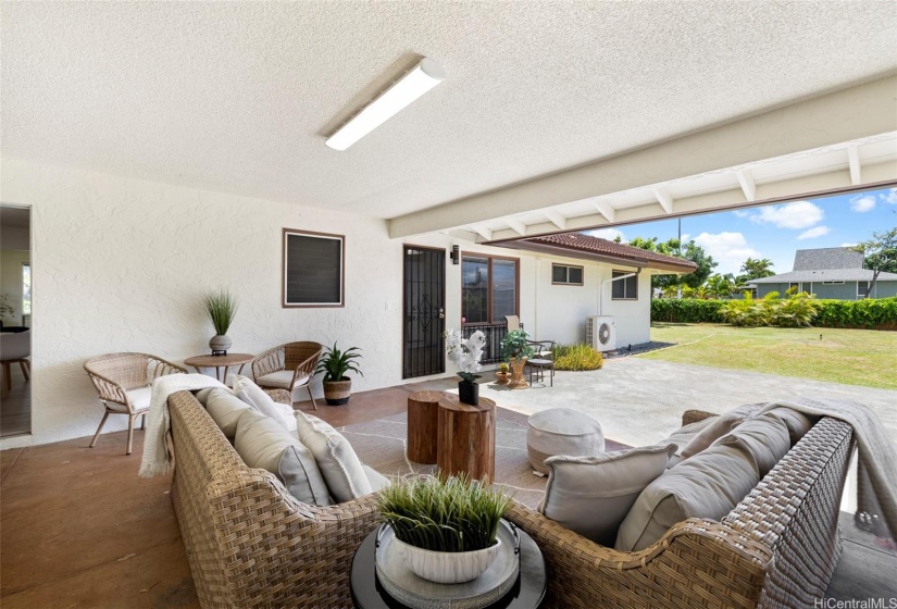 Covered patio area great entertaining!