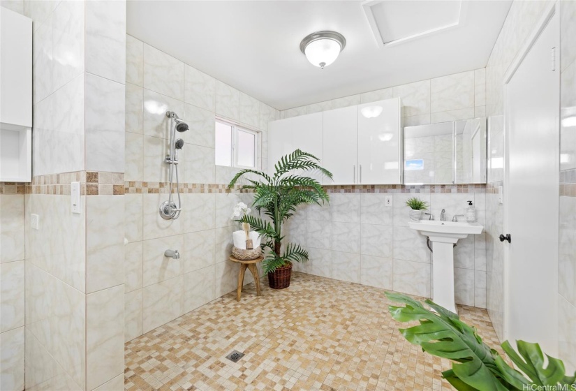 Large outdoor bathroom with floor to ceiling tile.