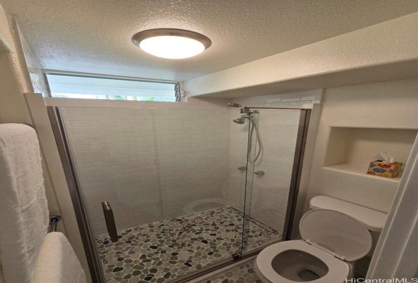 Newly Renovated Bathroom, Towels included