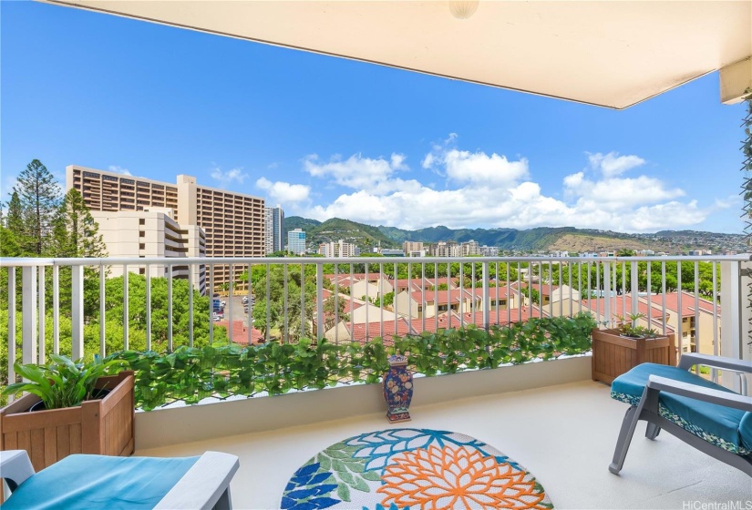 Lanai with Sweeping Mountain Views