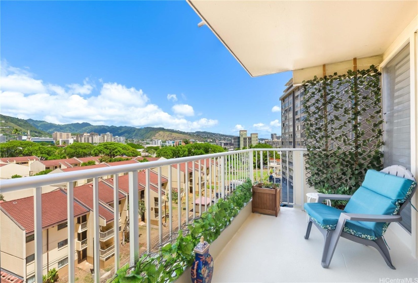 Lanai with Sweeping Mountain Views