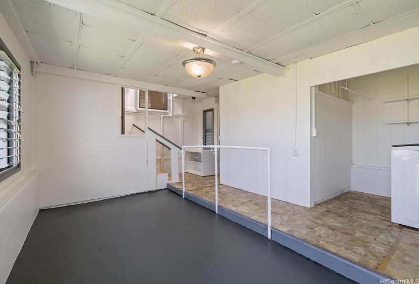 Enclosed lanai and laundry area