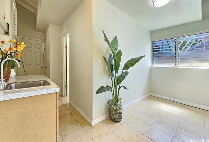 Wet bar and dining room on lower level