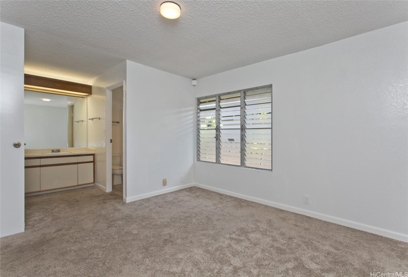 primary bedroom  bathroom