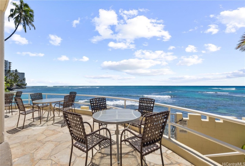 common area lanai/entertainment deck overlooking ocean