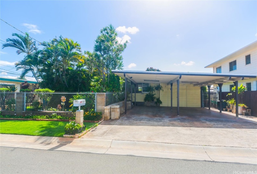 Beautiful single family home one block from the beach.