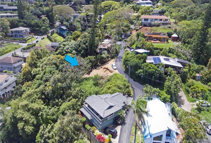 Drone view mauka with great view of repaved Kokokahi Place.