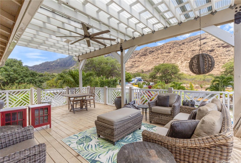 Seamlessly move from indoor to outdoor living with views for days.