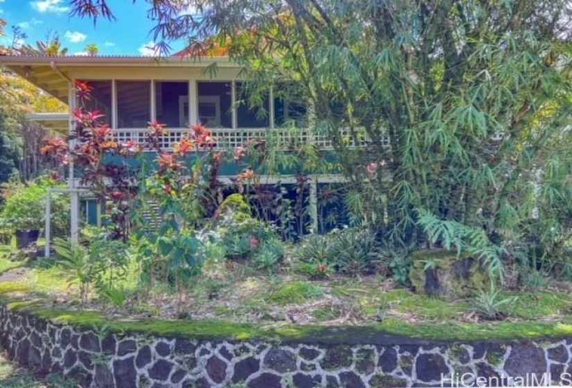 Charming hideaway amongst nature.