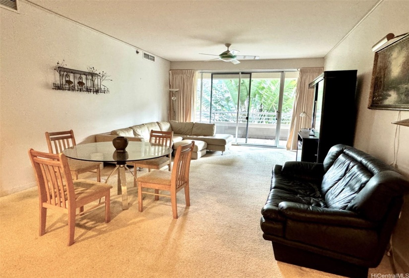 Living Room toward lanai