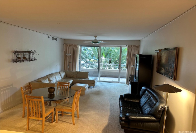 Living Room toward lanai