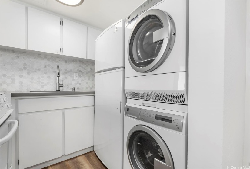 Kitchen with stack Washer/Dryer inside unit.