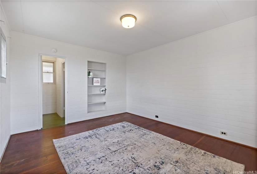 upstairs Guest Bedroom 3 with closet next to Jack+Jill bathroom