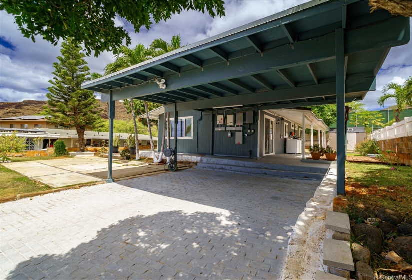 2 Carport with charging station