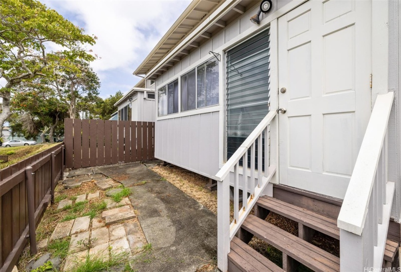 Enclosed back yard waiting for your green thumb!